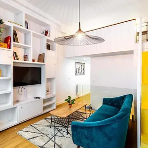 Disponible - - Equipped Souplex - From 1 To 6 Guests Appartement Paris