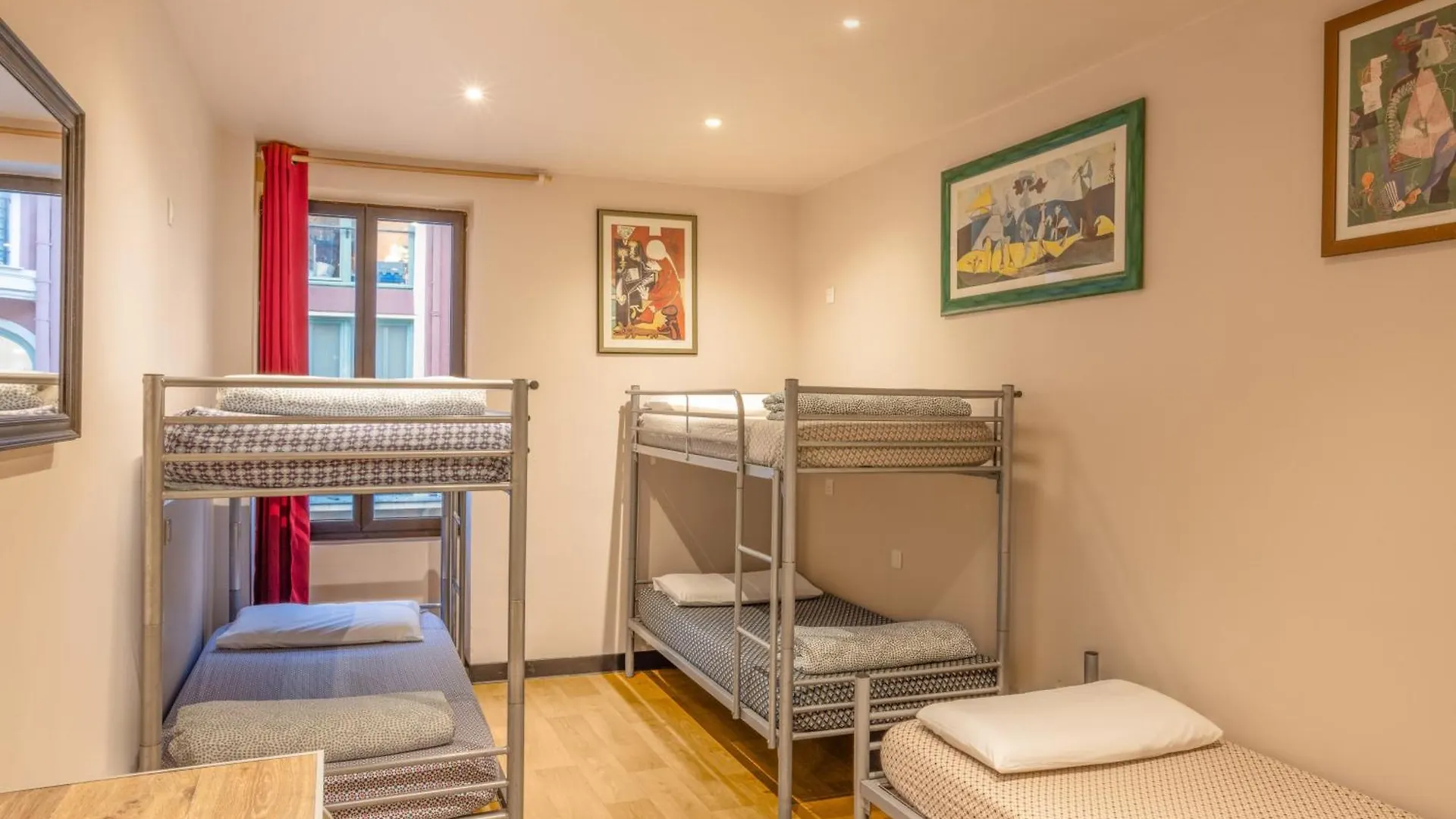Villa Saint Exupery Beach Hostel Nizza Frankreich
